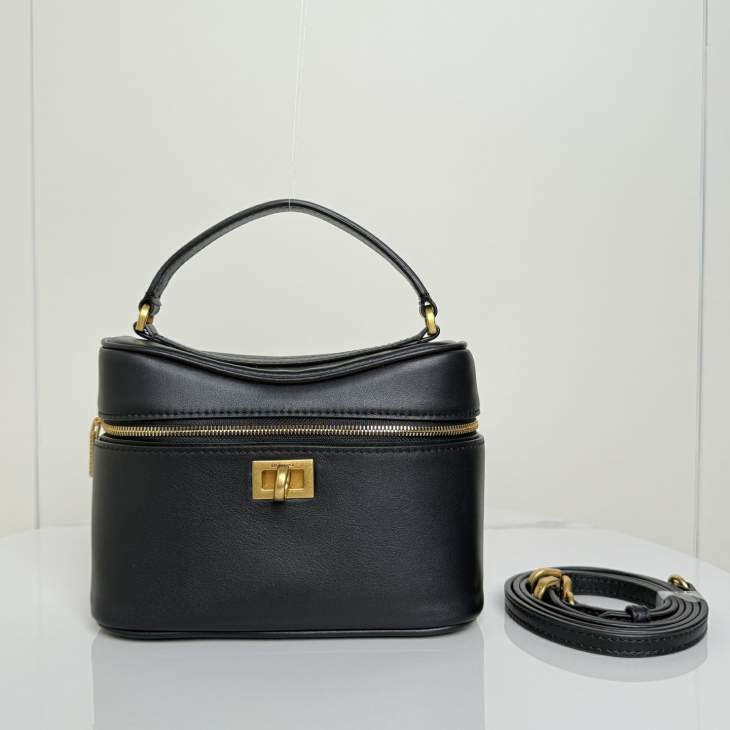 Picture of Balenciaga Handbags _SKUfw214208192fw